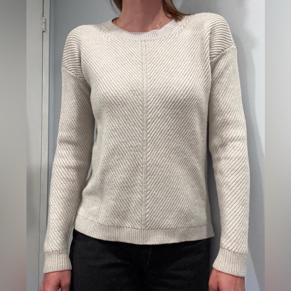 Aritzia 100% Merino Wool Wilfred Free "Isabelli" Sweater XS - Picture 2 of 13